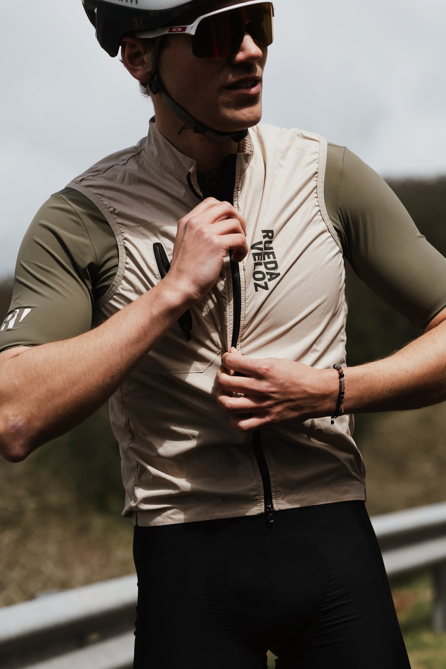 MEN'S JACKETS & GILETS