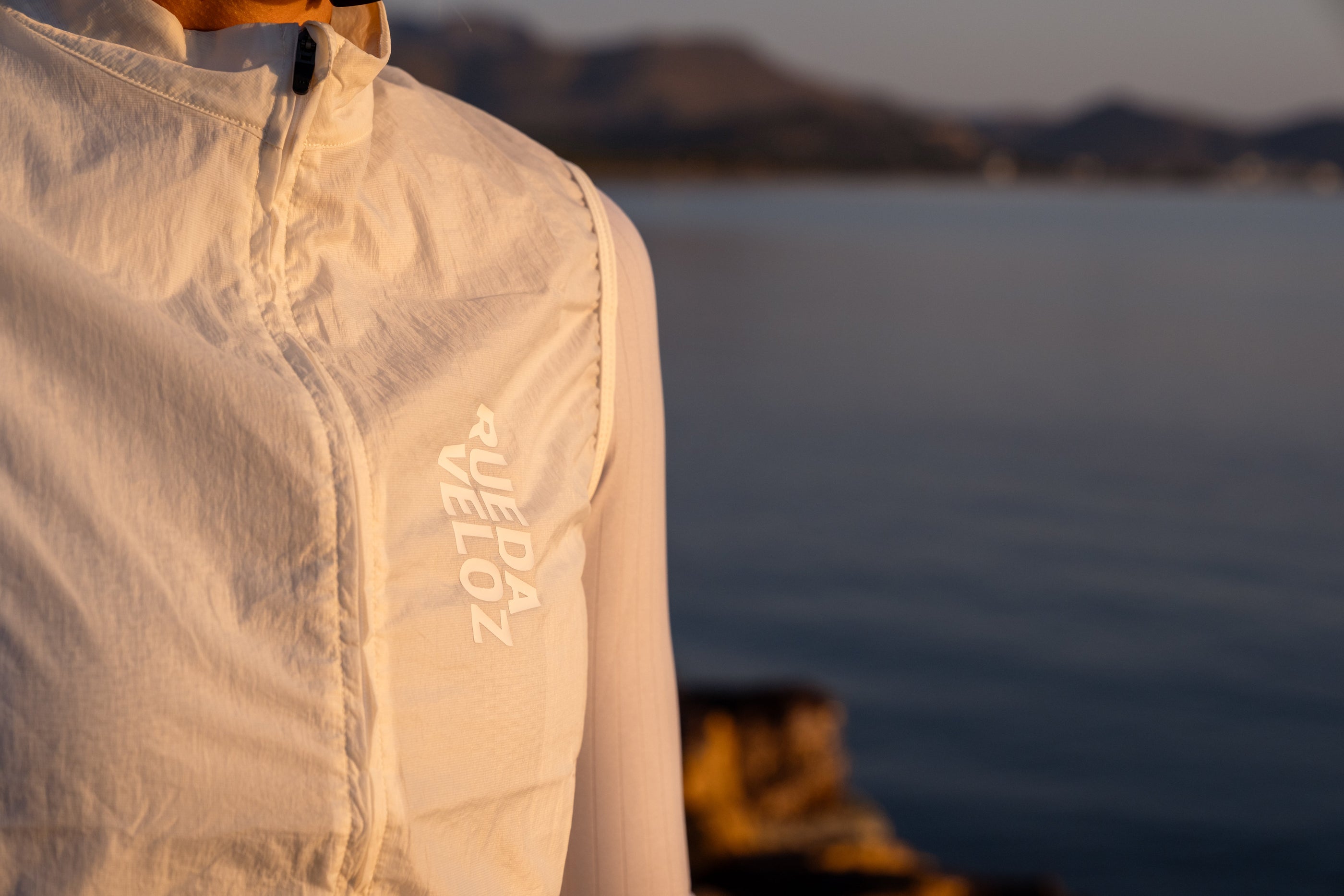 WOMEN'S JACKETS & GILETS
